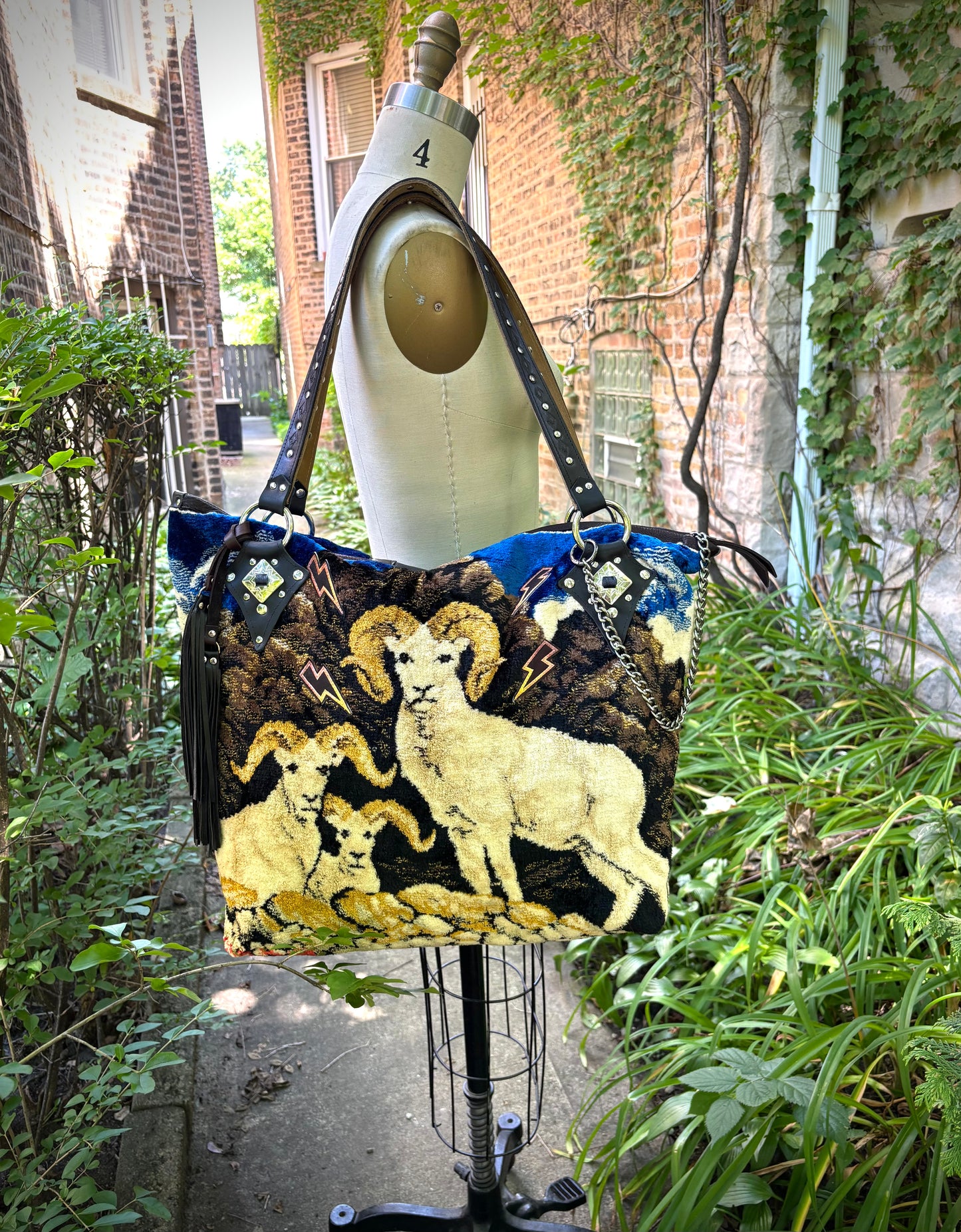 Bighorn Ram Velvet Ziptop Bag