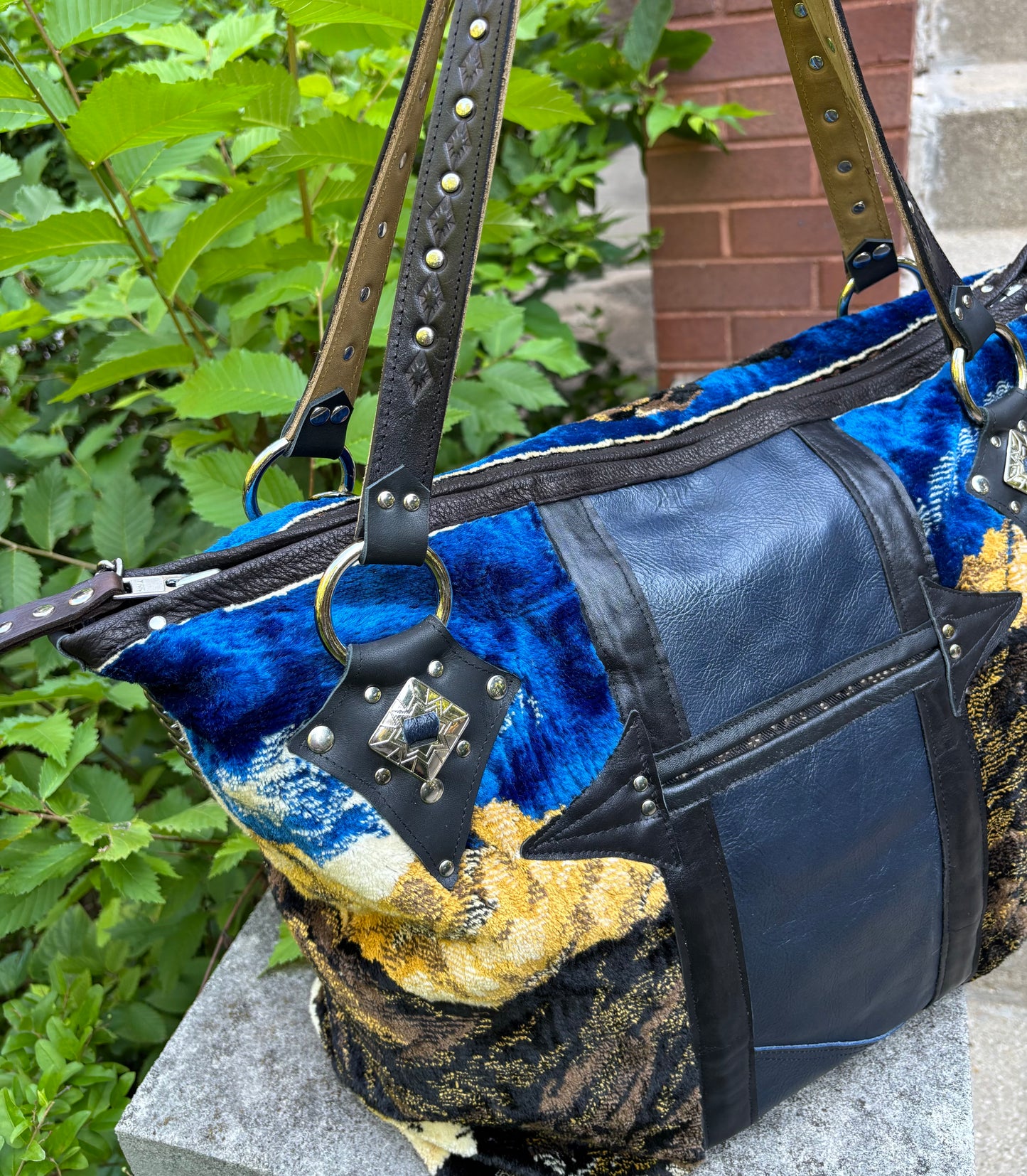 Bighorn Ram Velvet Ziptop Bag